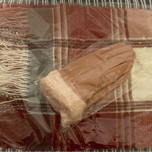 Stylish Mauve Gloves with Plaid Scarf/Pashmina